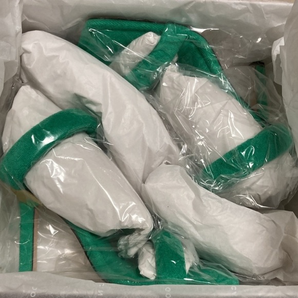 Good American Green Terry Cotton Heels 8 - Picture 7 of 11